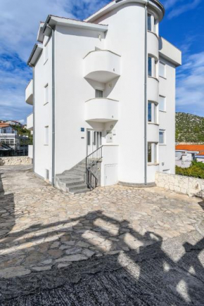 Apartments Jakov